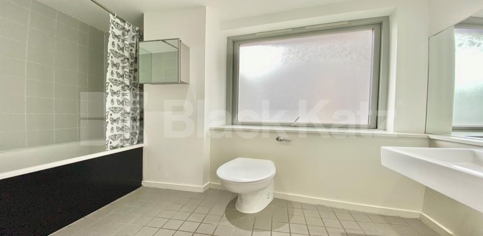 			VIRTUAL TOUR AVAILABLE!, 1 Bedroom, 1 bath, 1 reception Apartment			 Thames Path (NE Extension), Canary Wharf / Isle Of Dogs